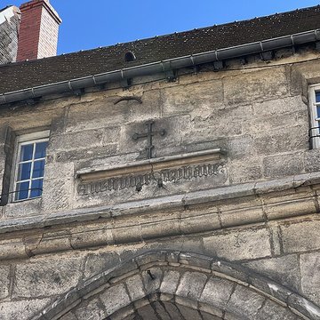 Porte de lancien évêché de Dijon