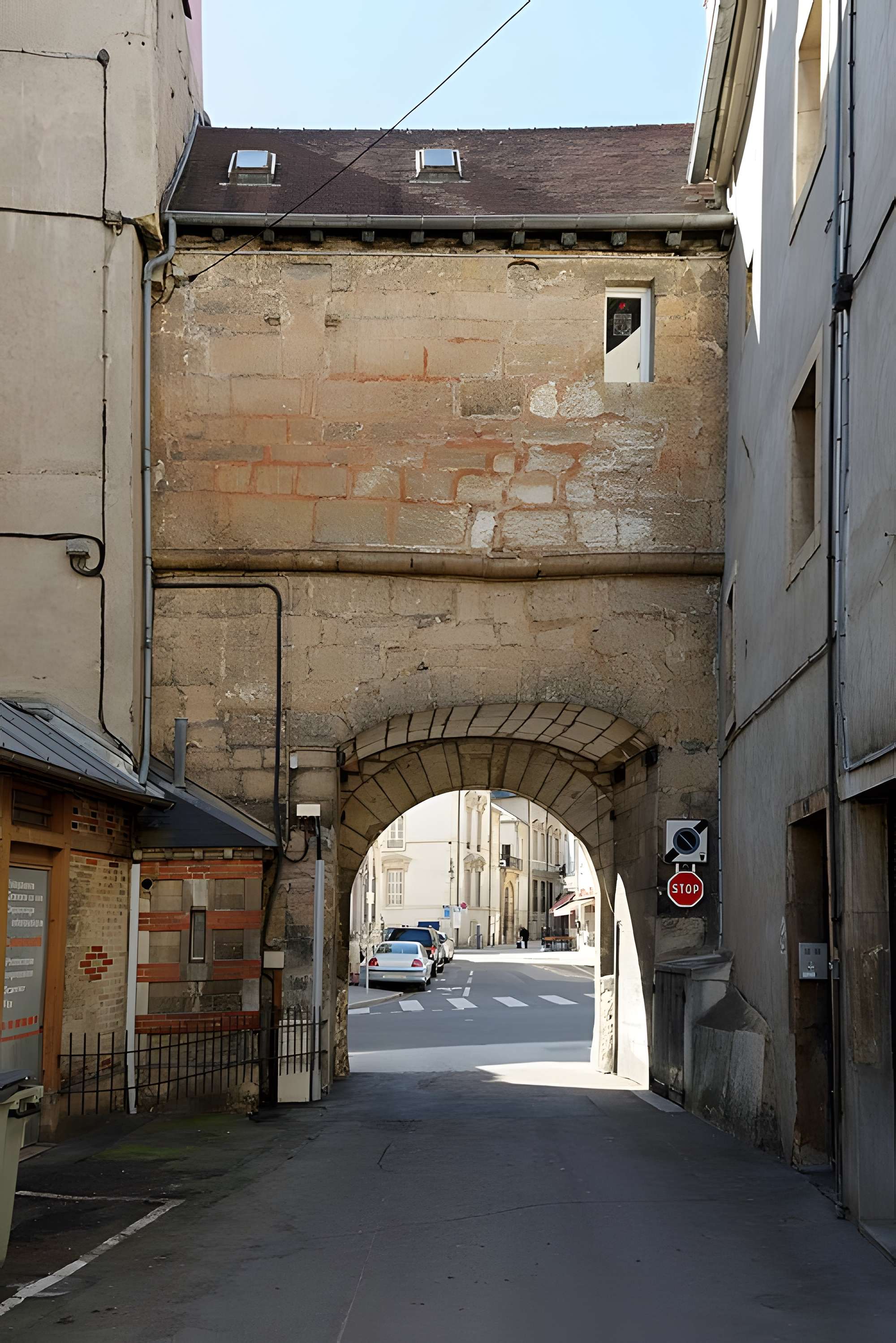 Porte de l'ancien évêché de Dijon