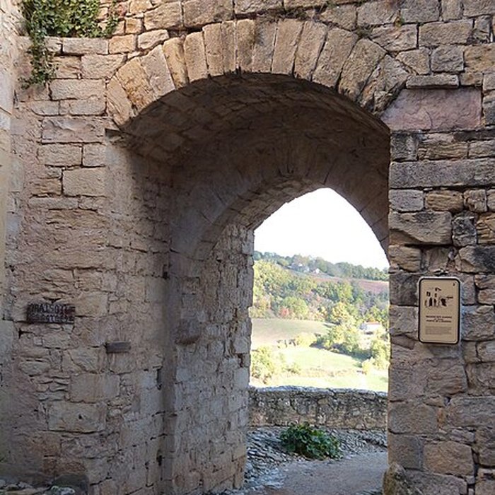 Photo de Porte de lIrissou à Puycelsi