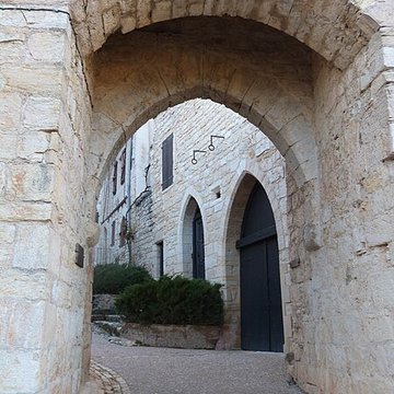 Porte de lIrissou à Puycelsi