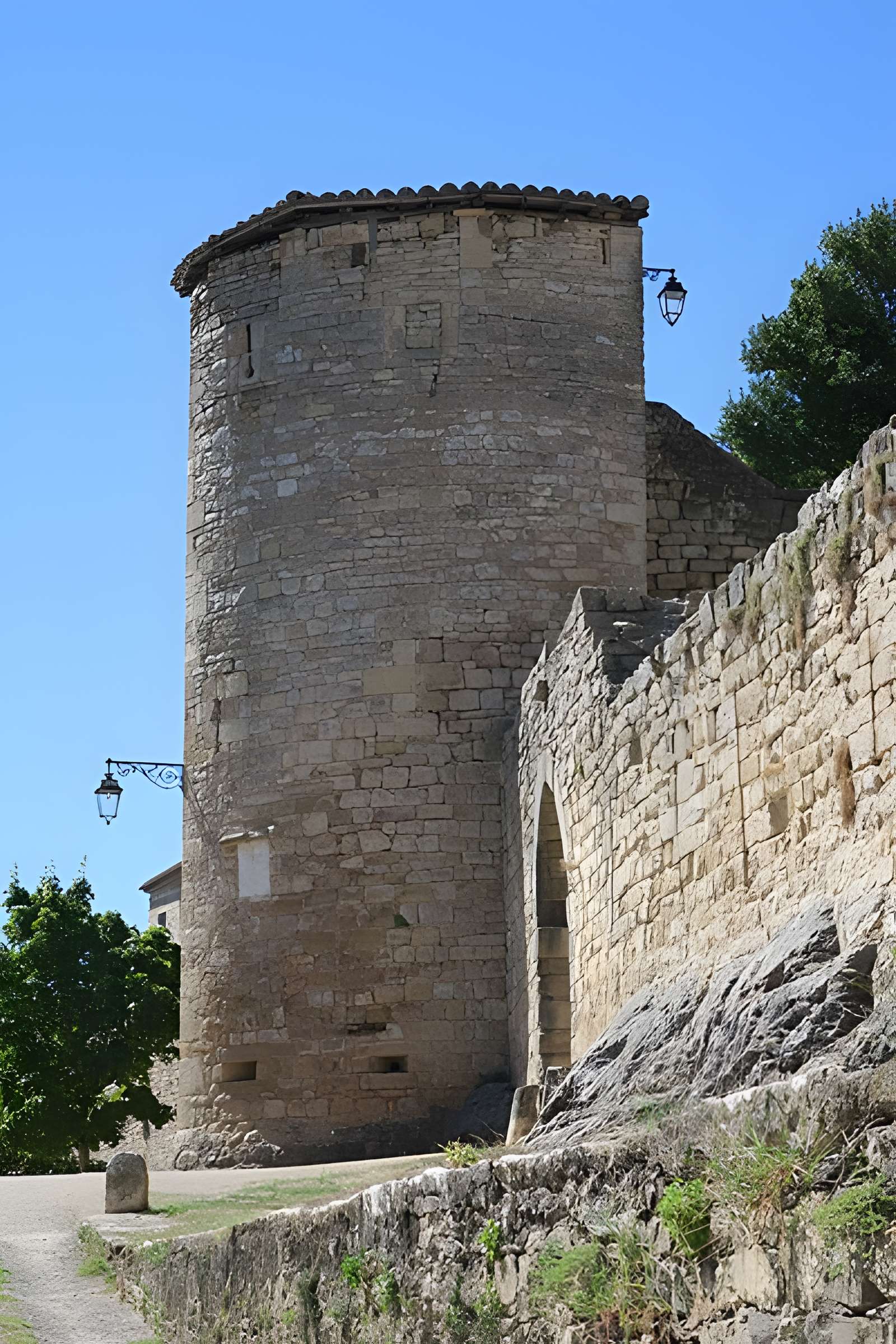 Porte de l'Irissou à Puycelsi