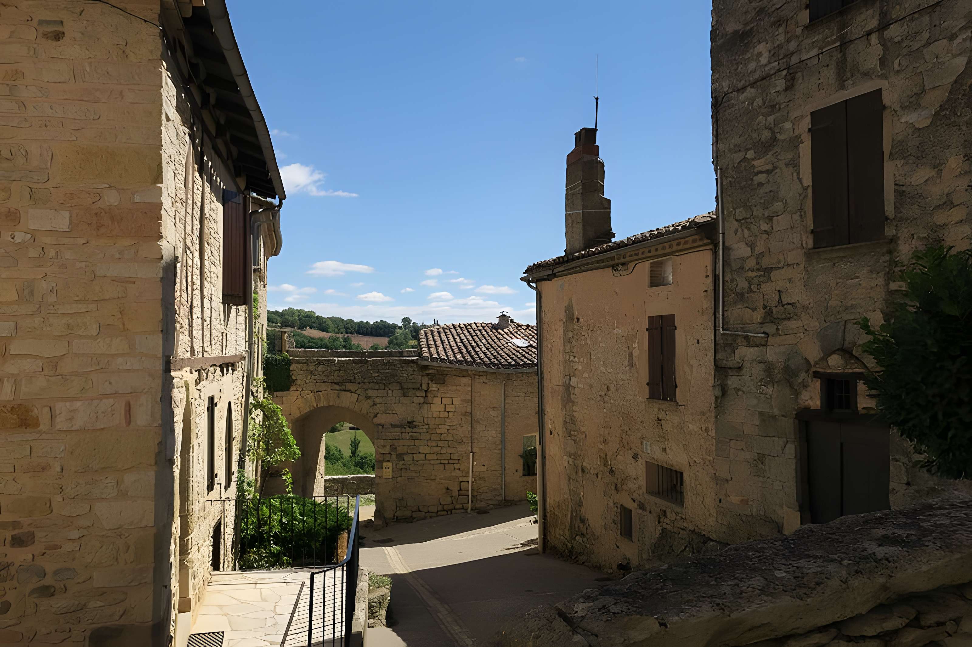 Porte de l'Irissou à Puycelsi