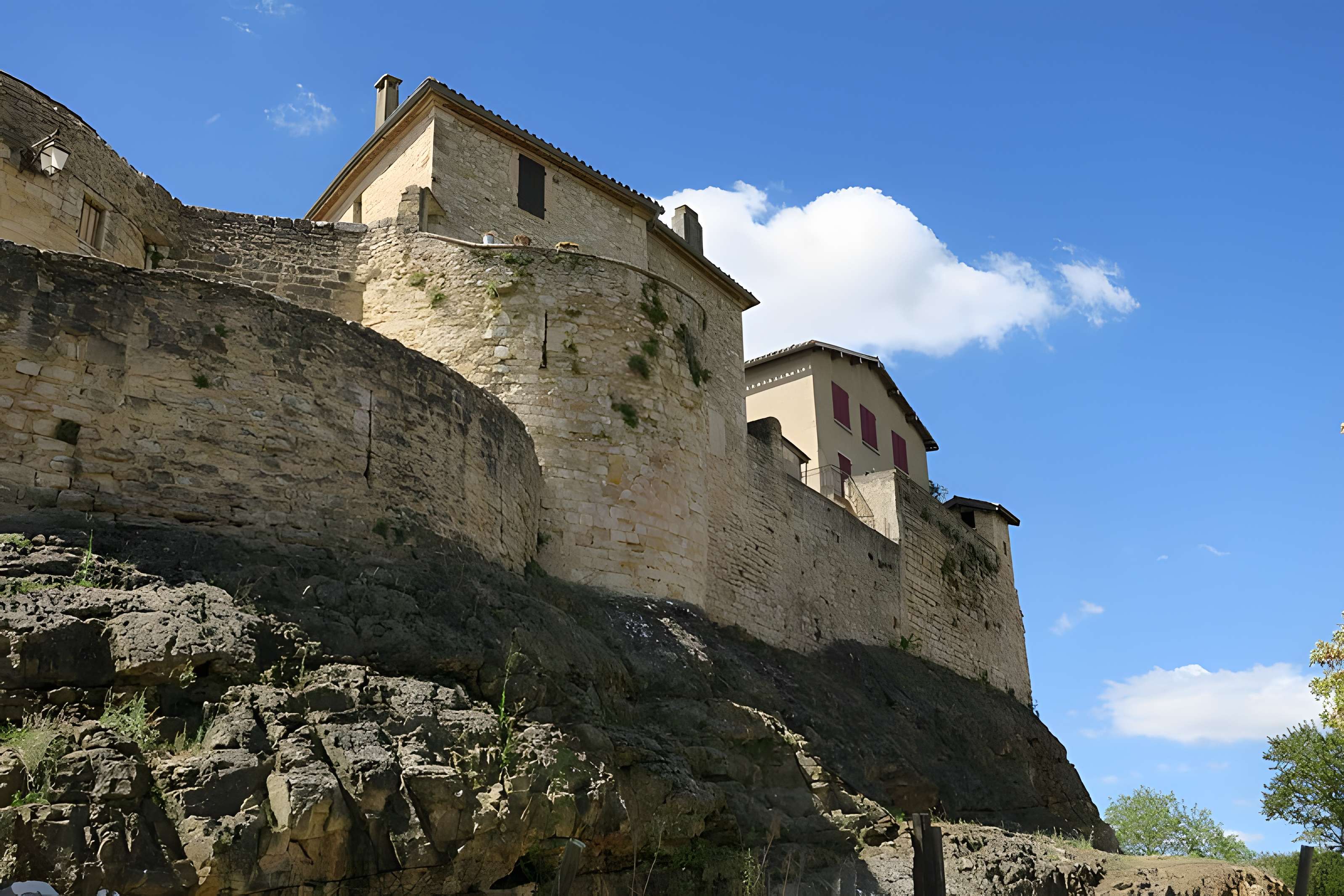 Porte de l'Irissou à Puycelsi