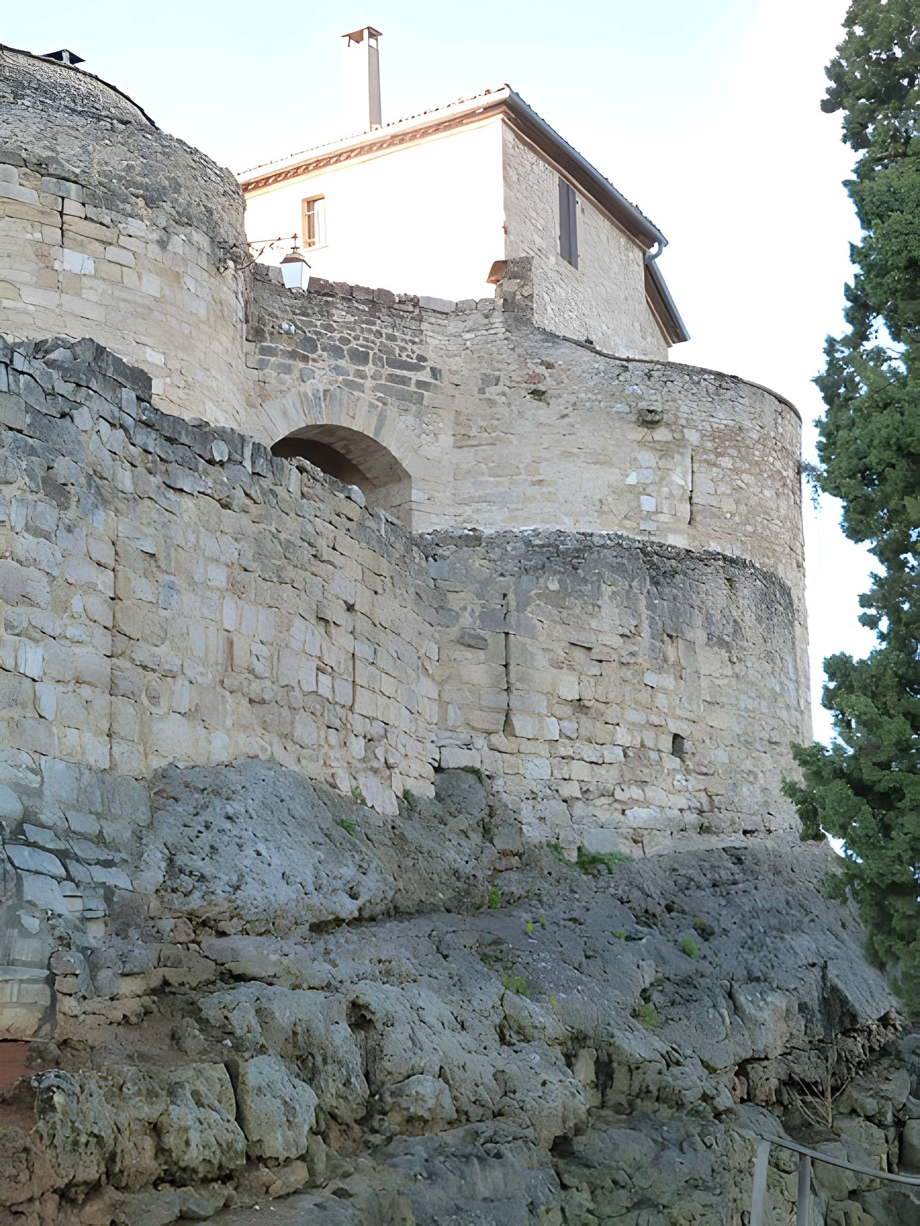 Porte de l'Irissou à Puycelsi