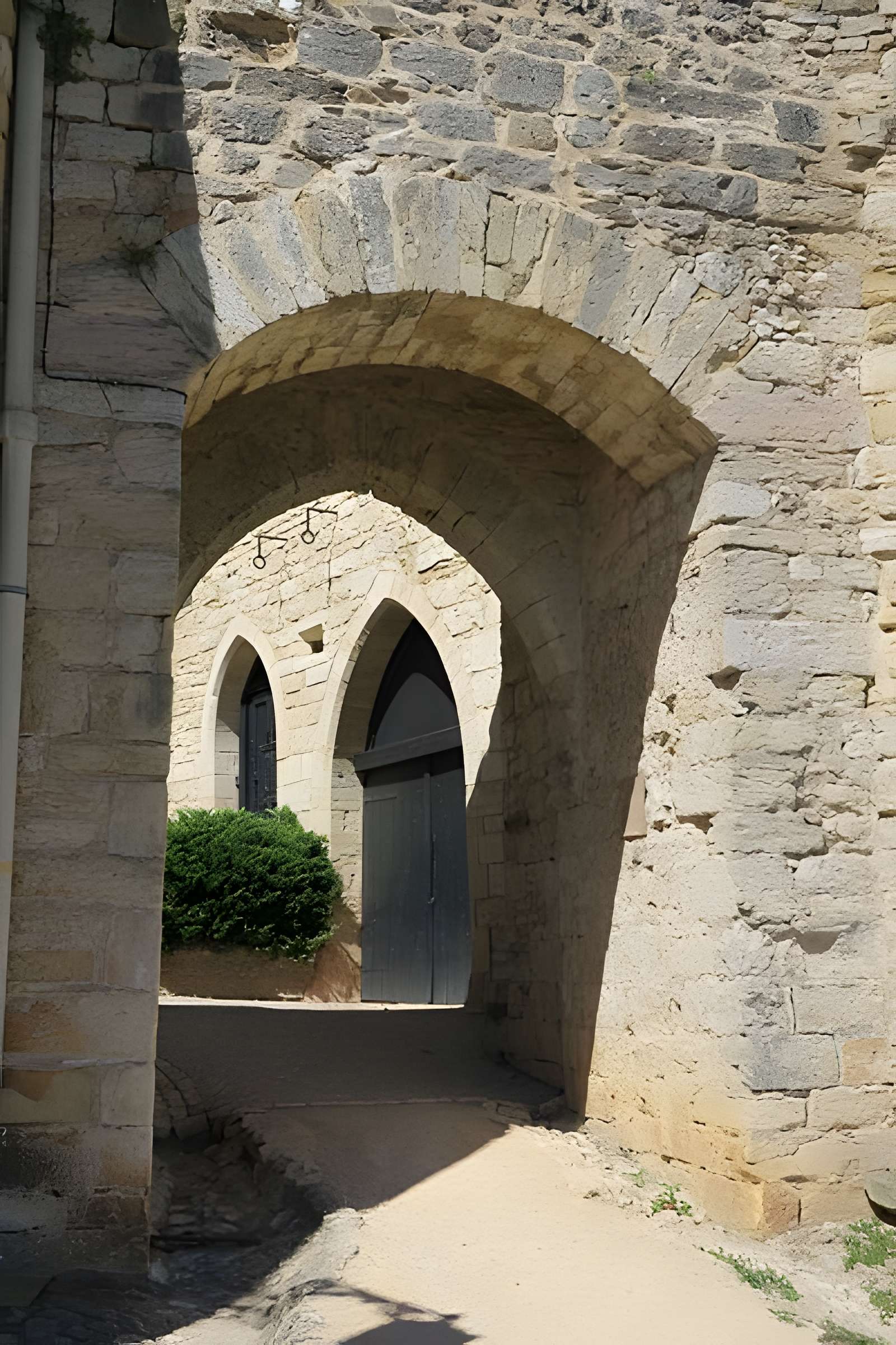 Porte de l'Irissou à Puycelsi