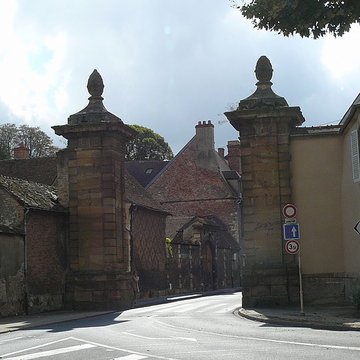 Porte de Paris à Moulins