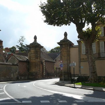 Porte de Paris à Moulins