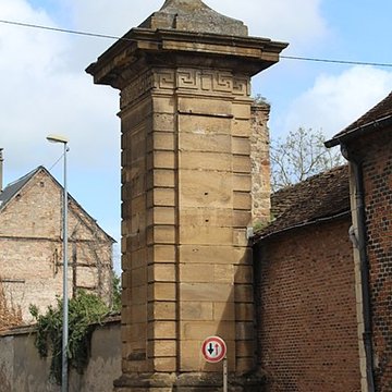 Porte de Paris à Moulins