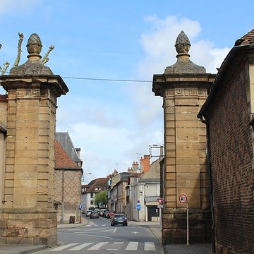 Porte de Paris à Moulins