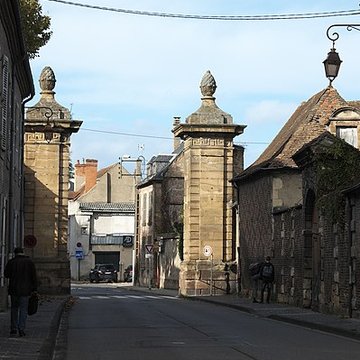 Porte de Paris à Moulins