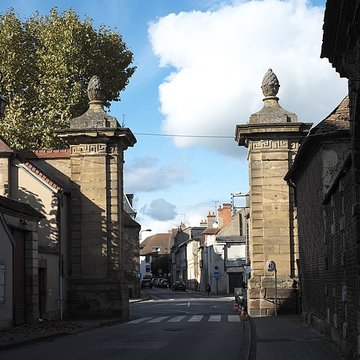 Porte de Paris à Moulins