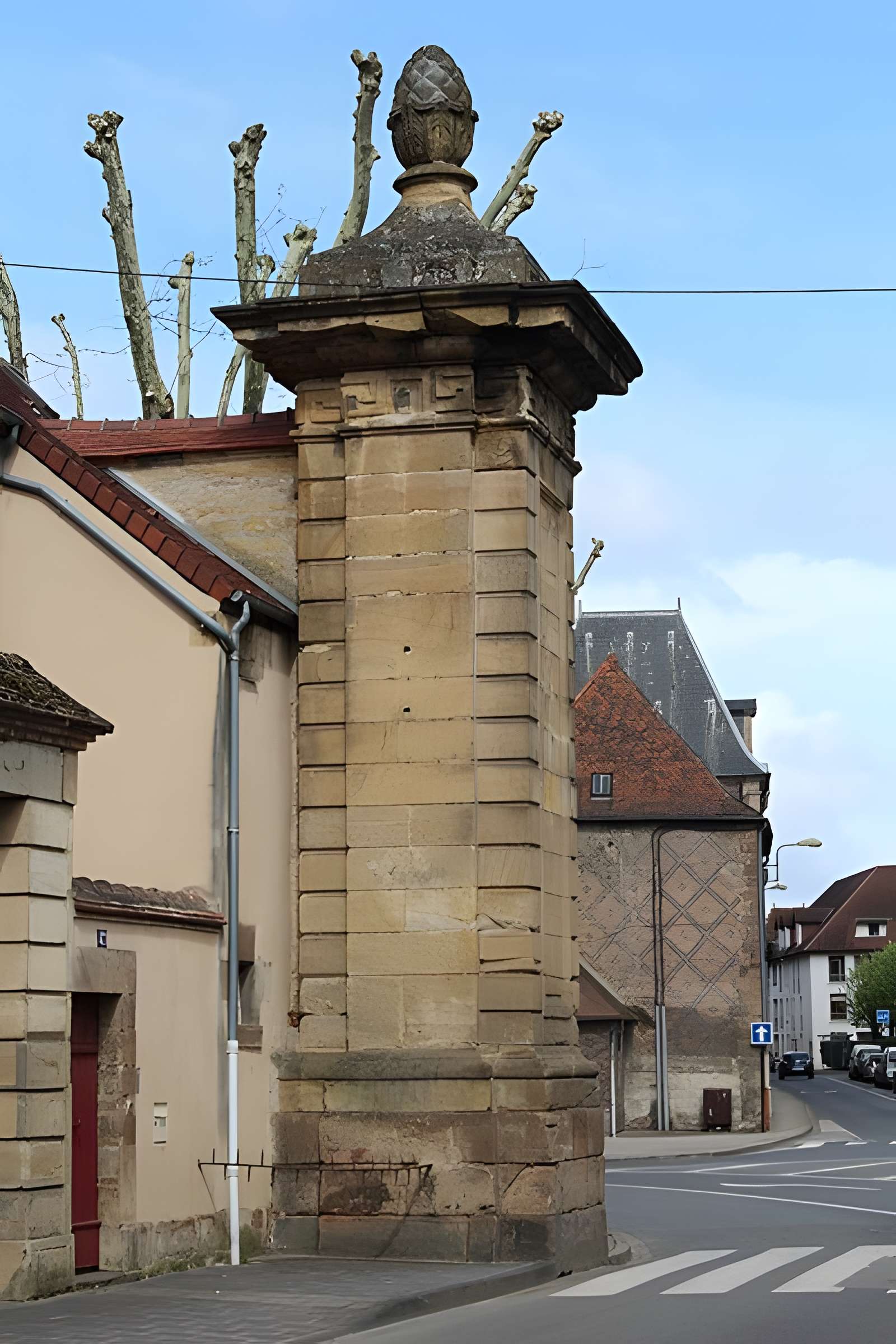 Porte de Paris à Moulins