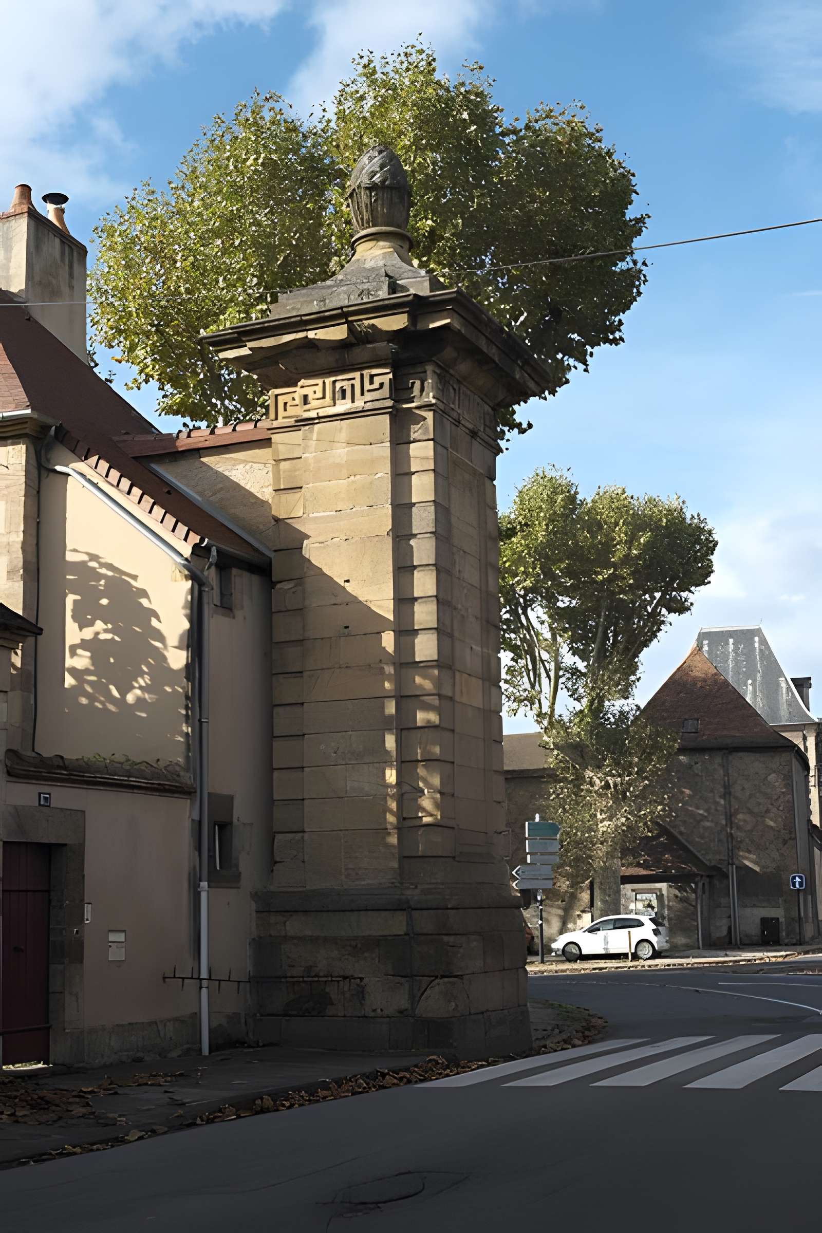 Porte de Paris à Moulins