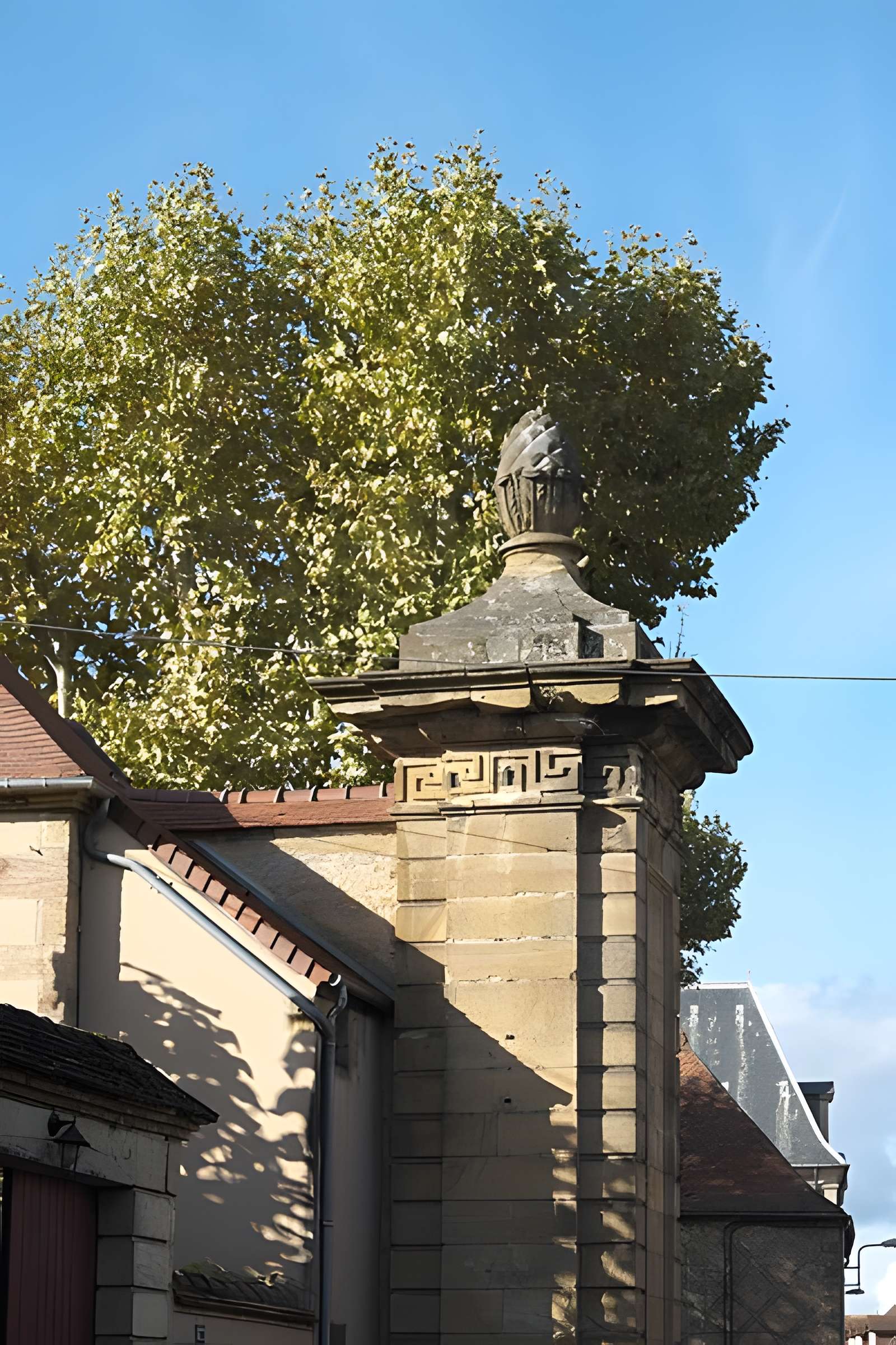 Porte de Paris à Moulins