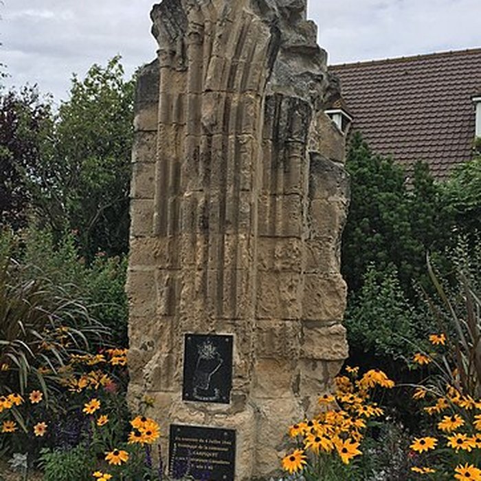 Photo de Porte dentrée de la ferme abbatiale à Carpiquet