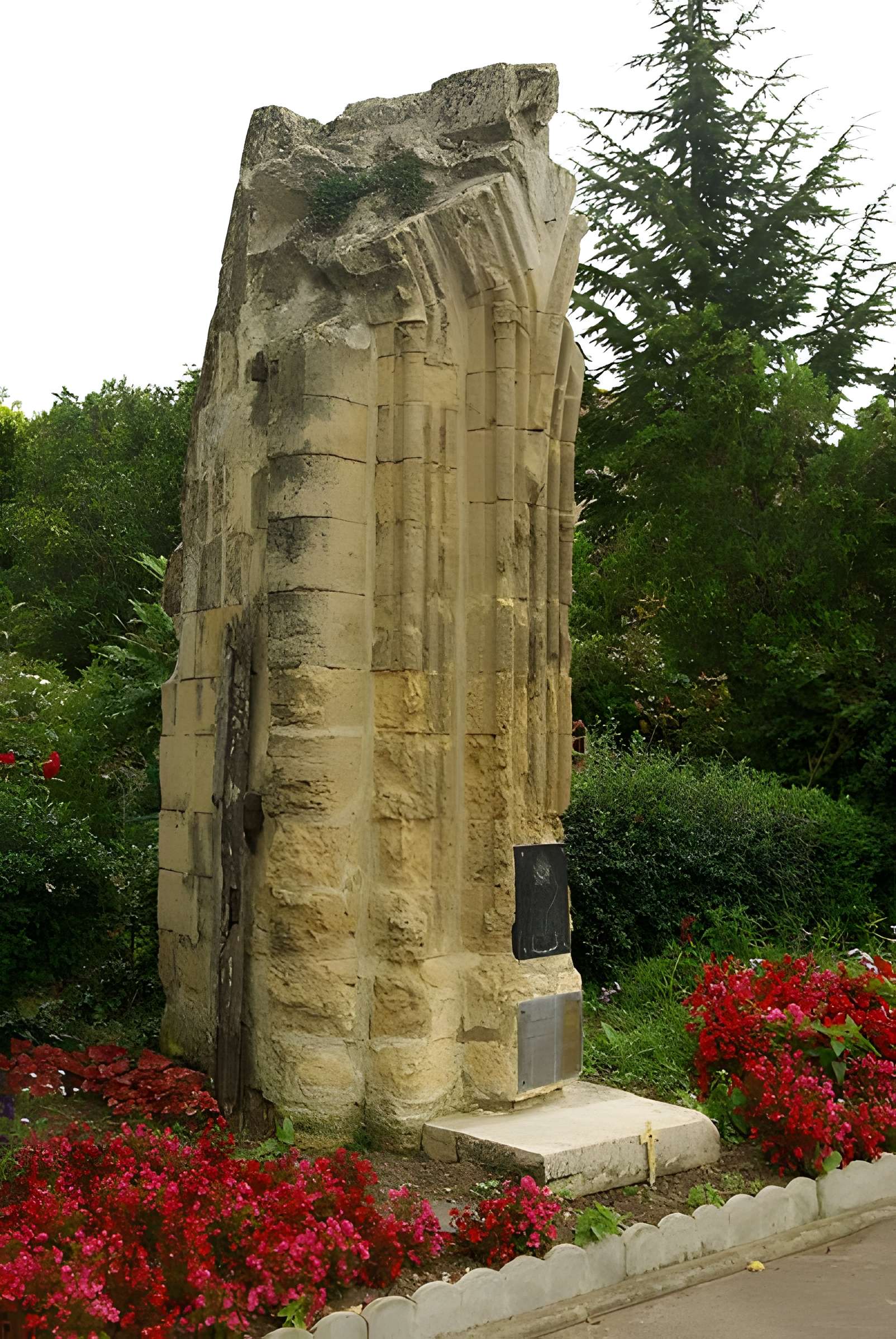 Porte d'entrée de la ferme abbatiale à Carpiquet 
