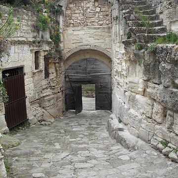 Porte dEyguières des Baux-de-Provence