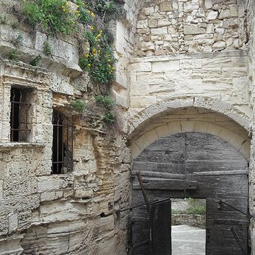 Porte dEyguières des Baux-de-Provence