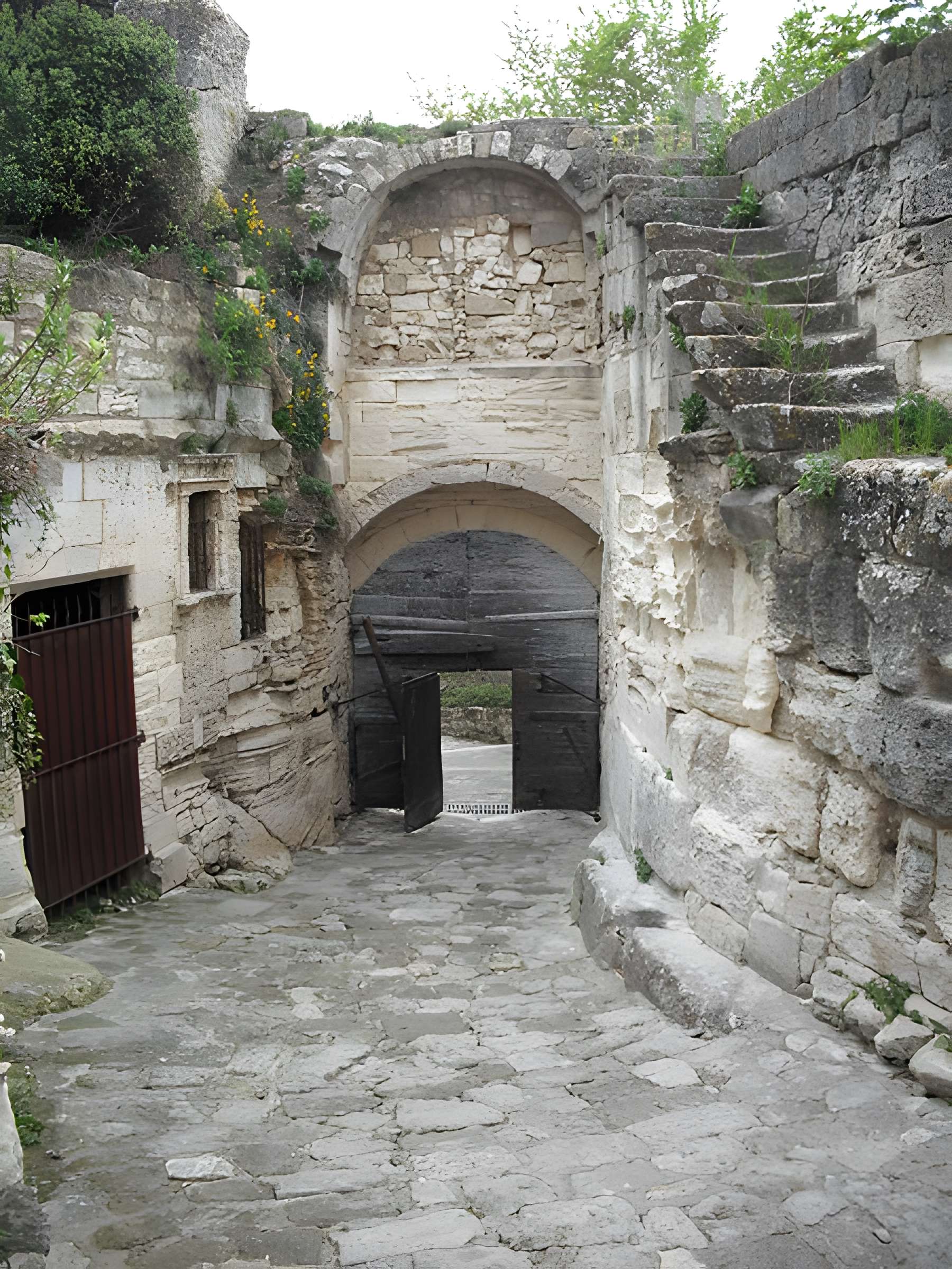 Porte d'Eyguières des Baux-de-Provence