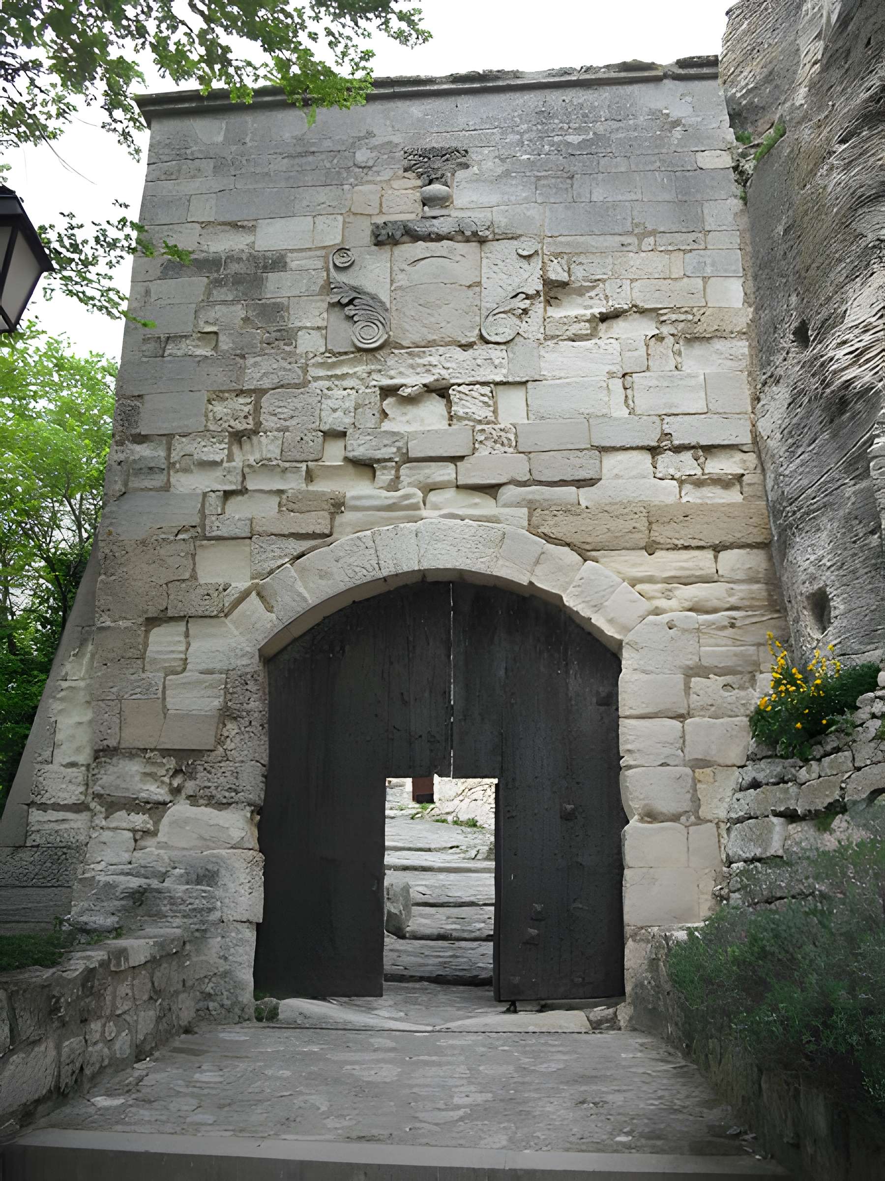 Porte d'Eyguières des Baux-de-Provence