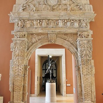 Ancienne porte du Capitole réédifiée dans le jardin des Plantes de Toulouse