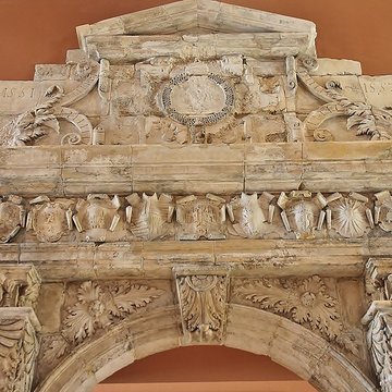 Ancienne porte du Capitole réédifiée dans le jardin des Plantes de Toulouse