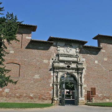 Ancienne porte du Capitole réédifiée dans le jardin des Plantes de Toulouse