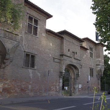 Ancienne porte du Capitole réédifiée dans le jardin des Plantes de Toulouse