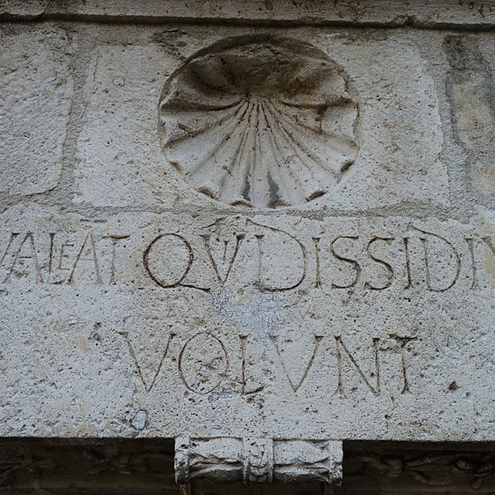 Photo de Porte du tripot « Hors dici les querelleurs » à Chartres