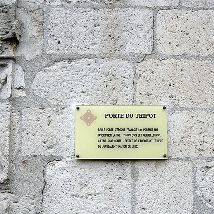 Photo de Porte du tripot « Hors dici les querelleurs » à Chartres