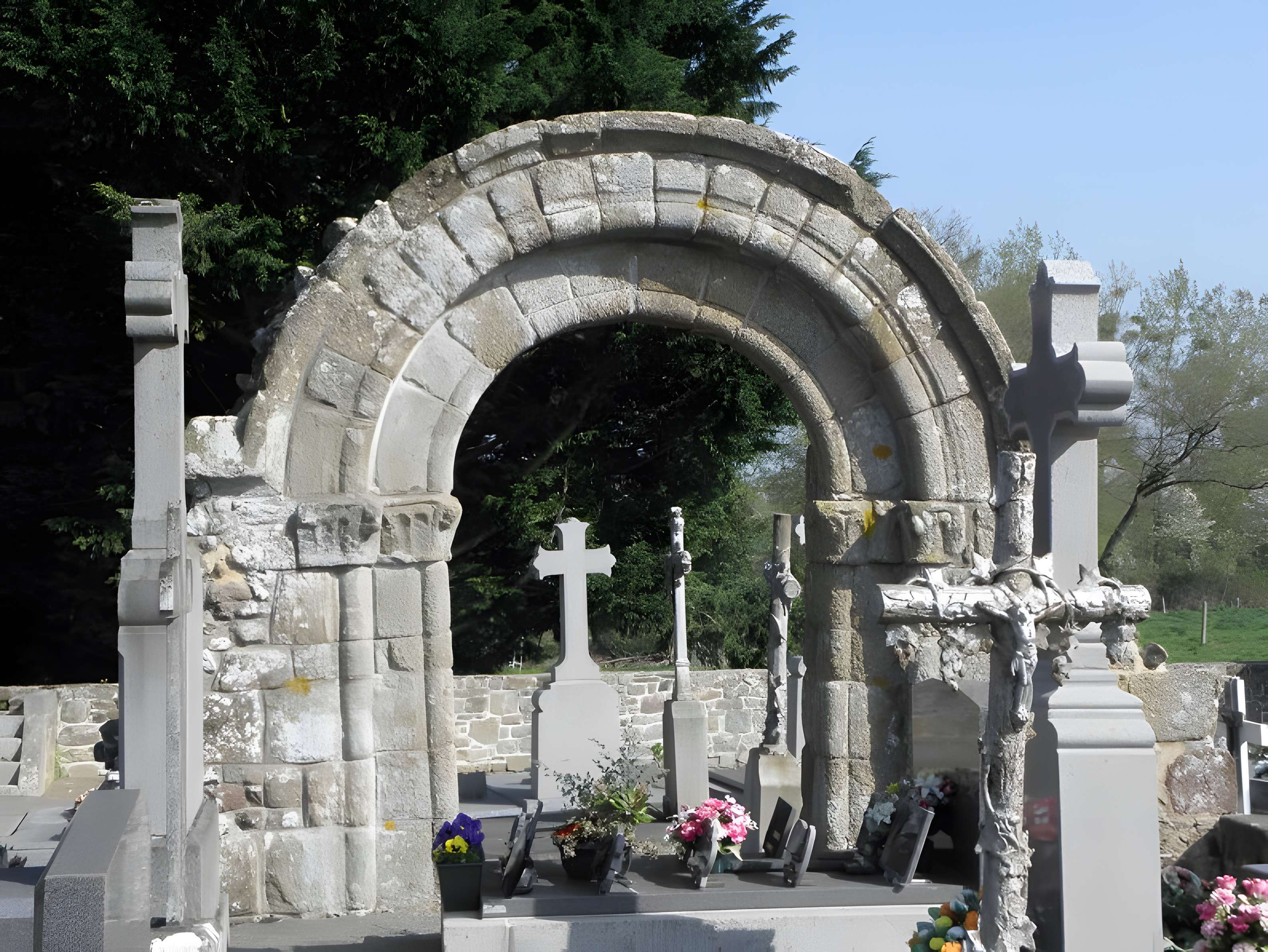 Porte romane de l'église de Marcillé-Raoul 