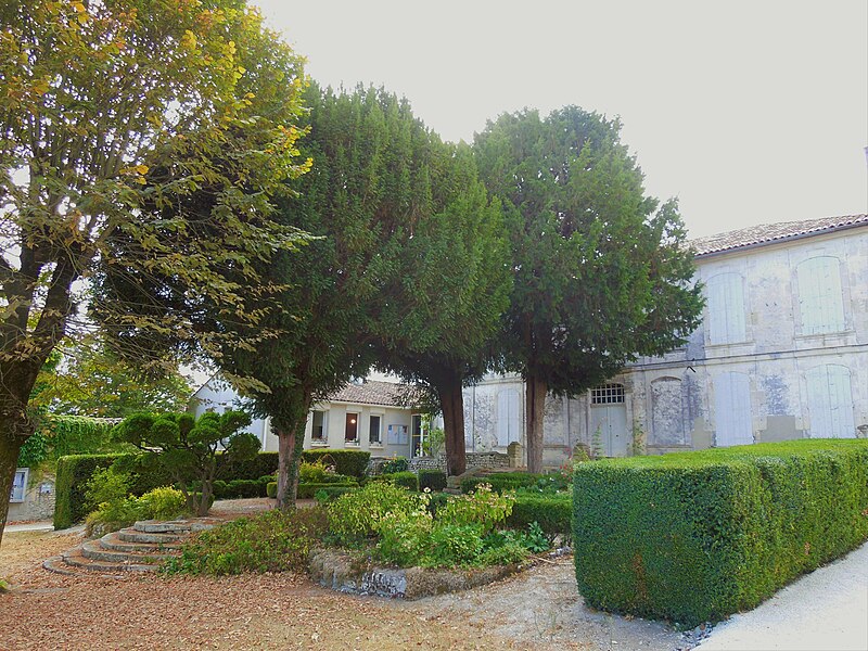 Presbytère de Salles-d'Angles