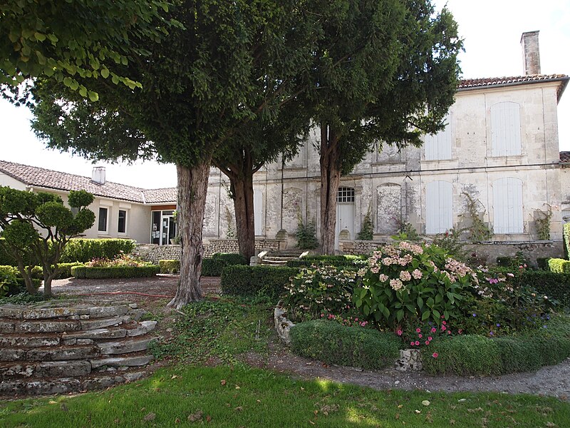 Presbytère de Salles-d'Angles