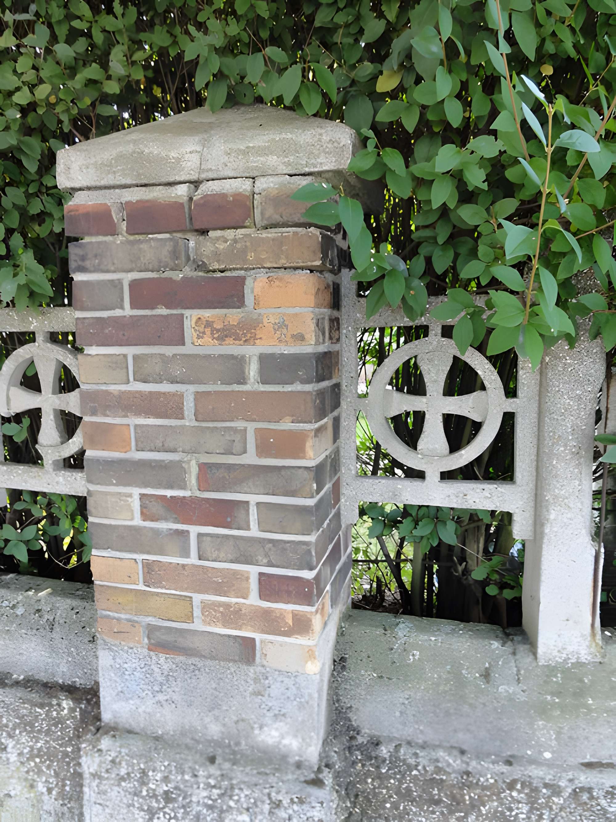 Presbytères français et polonais de l'église Notre-Dame-des-Mineurs de Waziers