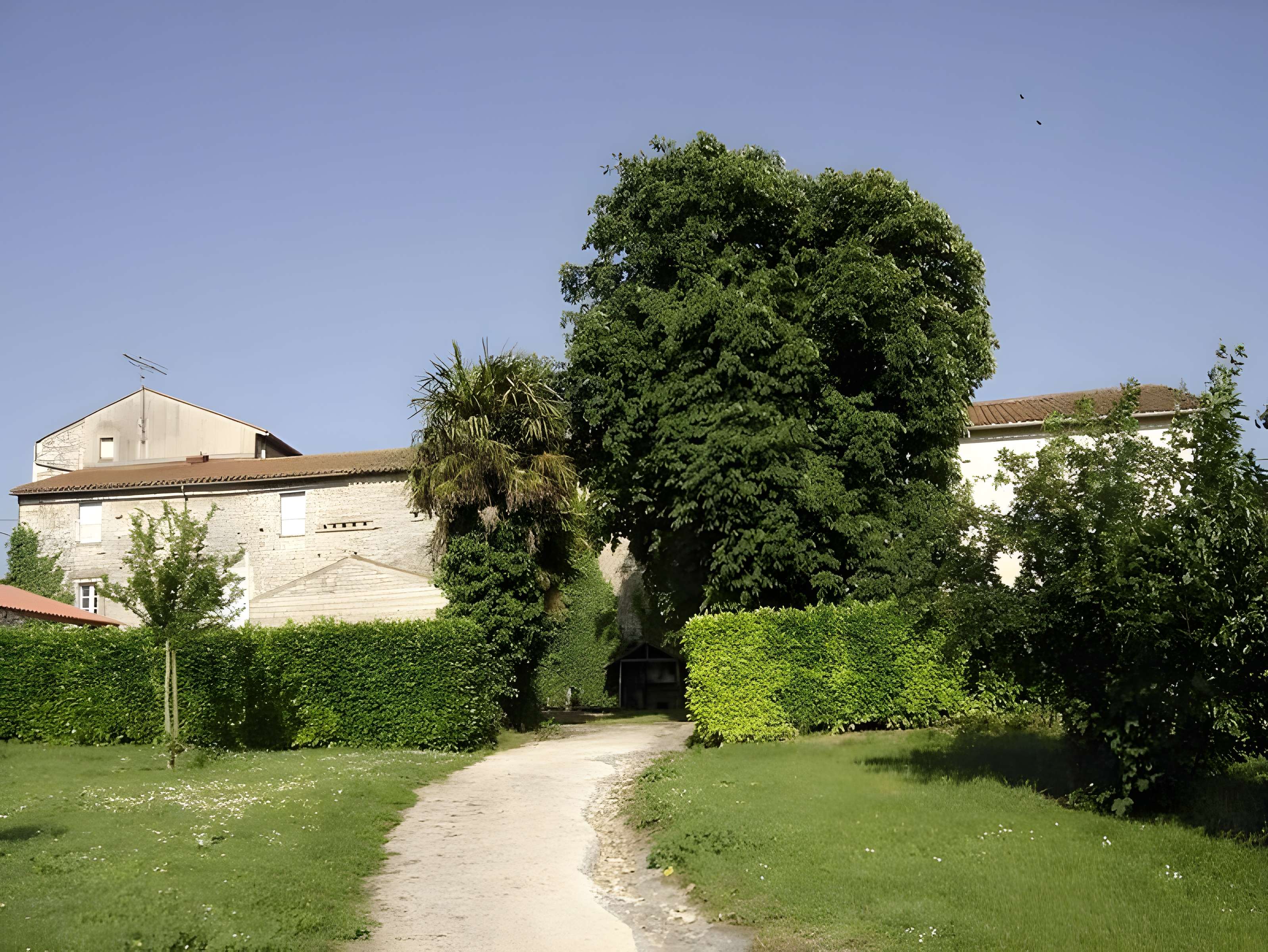 Prieuré de Mouzeuil-Saint-Martin 