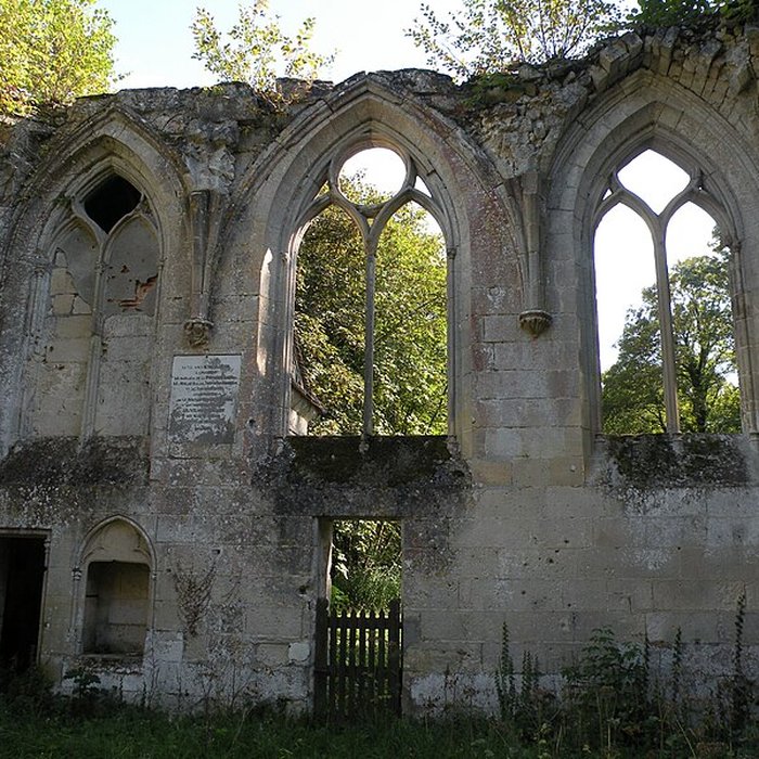 Photo de Ruines du prieuré de Saint-Pierre-en-Chastres dans la forêt de Compiègne