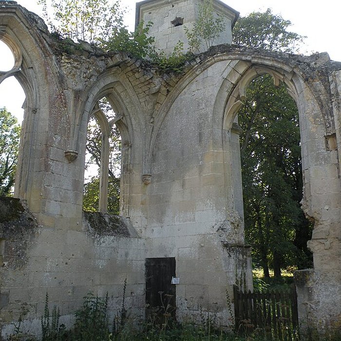 Photo de Ruines du prieuré de Saint-Pierre-en-Chastres dans la forêt de Compiègne