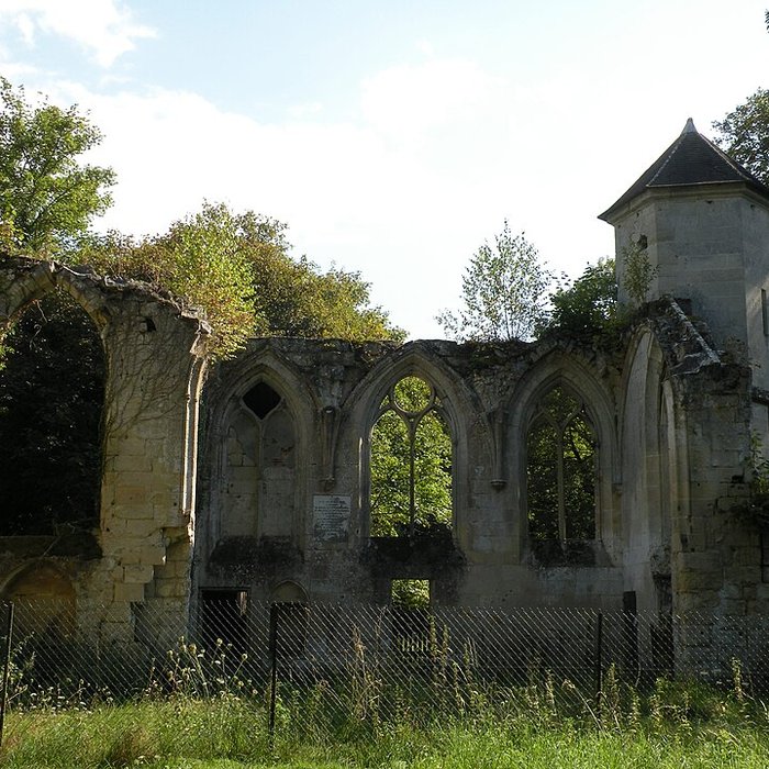 Photo de Ruines du prieuré de Saint-Pierre-en-Chastres dans la forêt de Compiègne