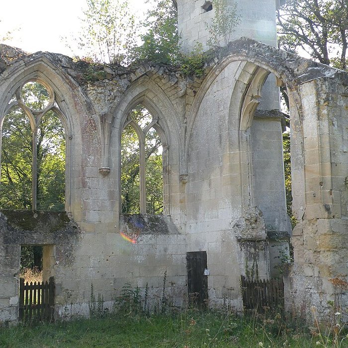Photo de Ruines du prieuré de Saint-Pierre-en-Chastres dans la forêt de Compiègne