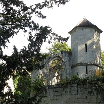Ruines du prieuré de Saint-Pierre-en-Chastres dans la forêt de Compiègne