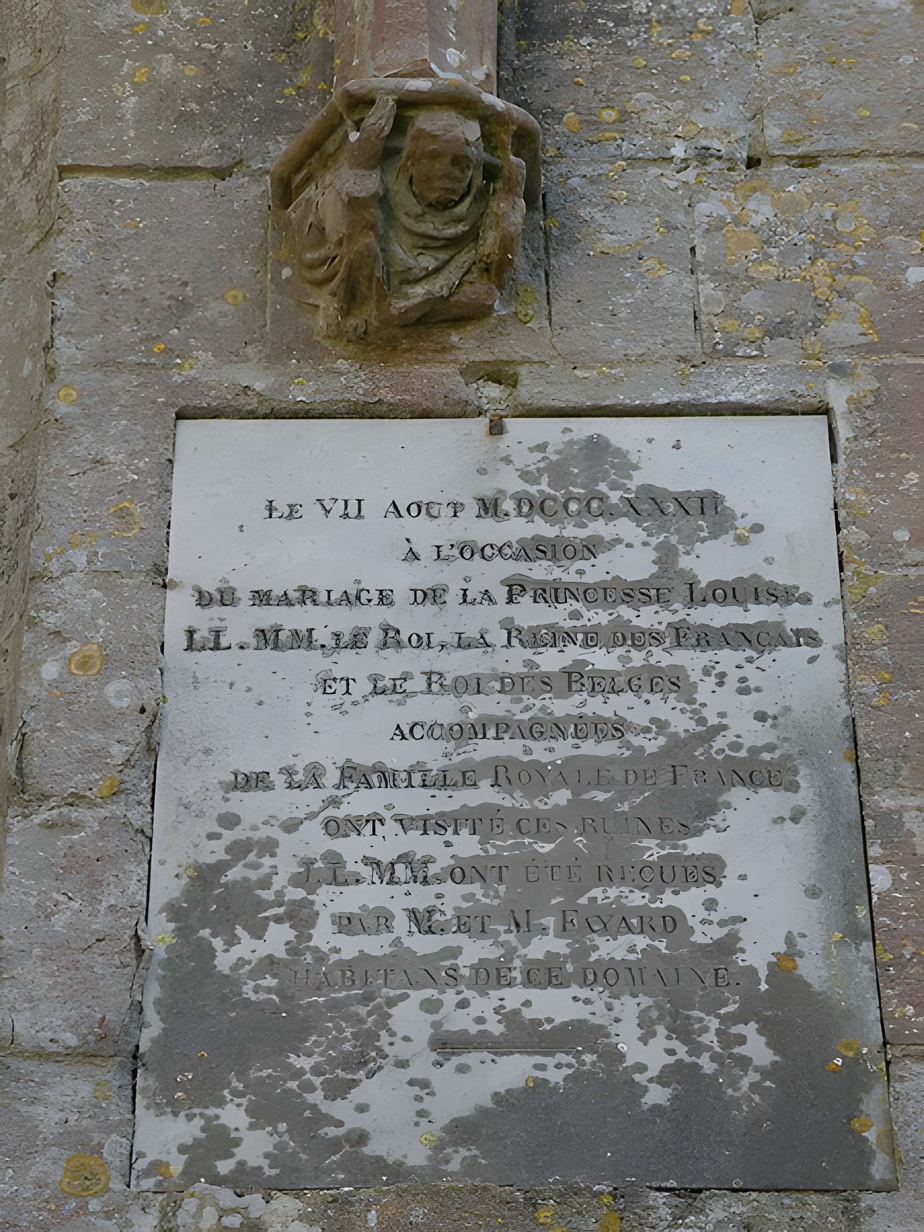 Ruines du prieuré de Saint-Pierre-en-Chastres dans la forêt de Compiègne