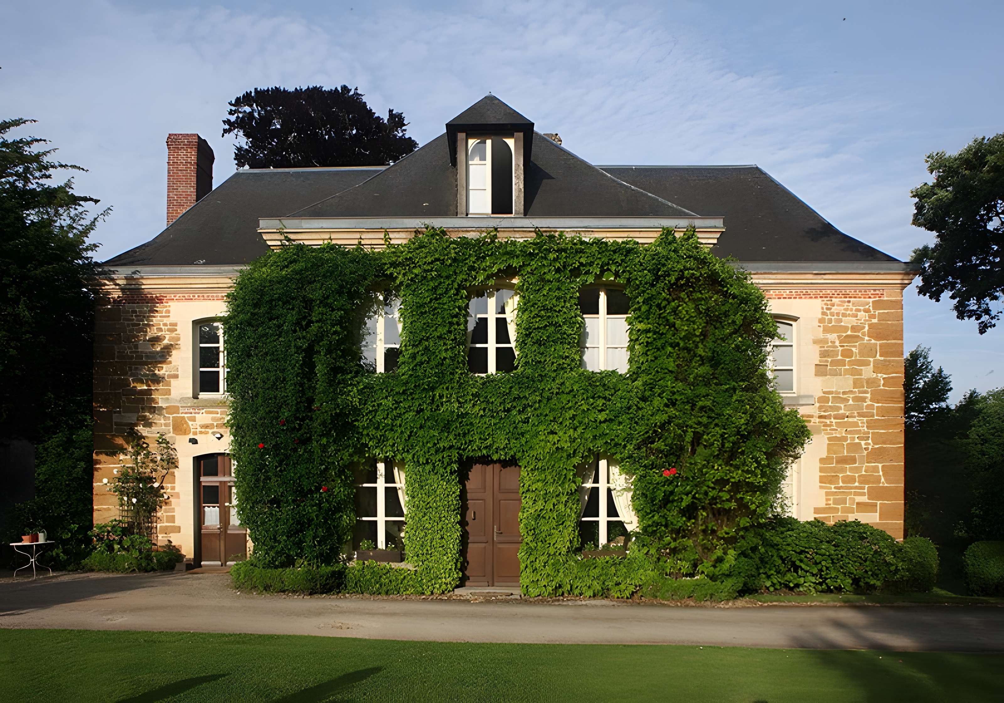 Prieuré Saint-Michel de Crouttes