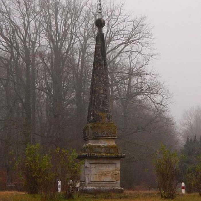 Photo de Pyramide de Genillé à Ferrière-sur-Beaulieu