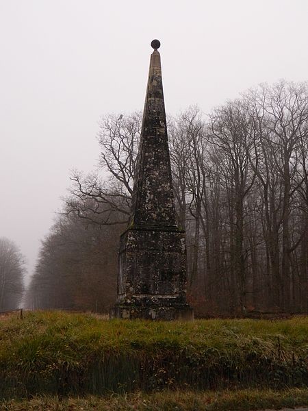 Photo de Pyramide de Montaigu à Ferrière-sur-Beaulieu