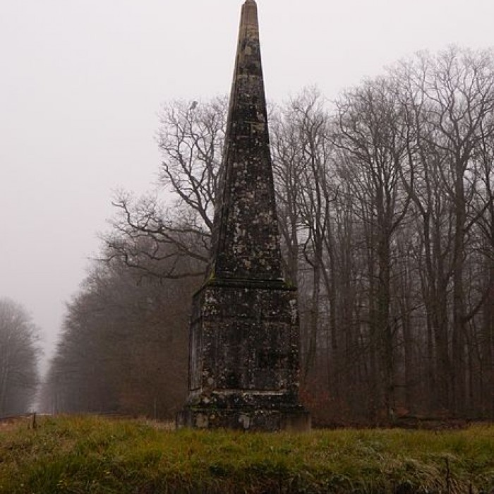 Photo de Pyramide de Montaigu à Ferrière-sur-Beaulieu