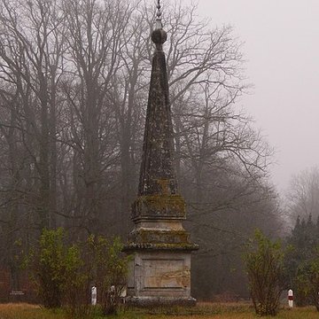 Pyramide de Montaigu à Ferrière-sur-Beaulieu