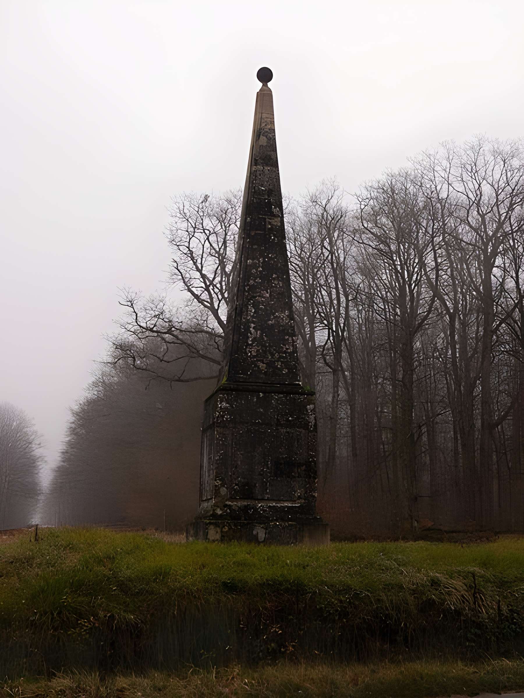 Pyramide de Montaigu à Ferrière-sur-Beaulieu 