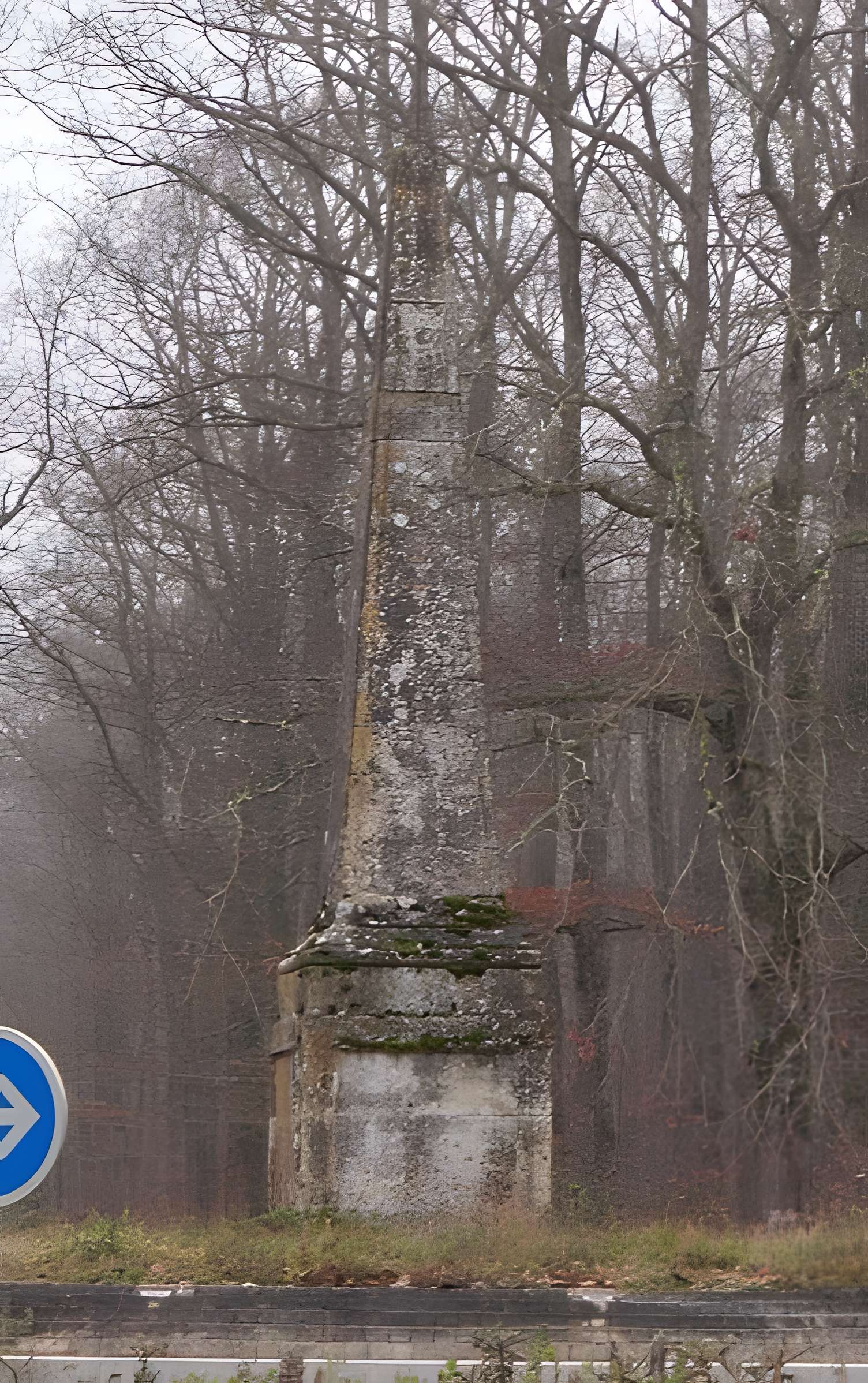 Pyramide de Saint-Quentin à Ferrière-sur-Beaulieu 