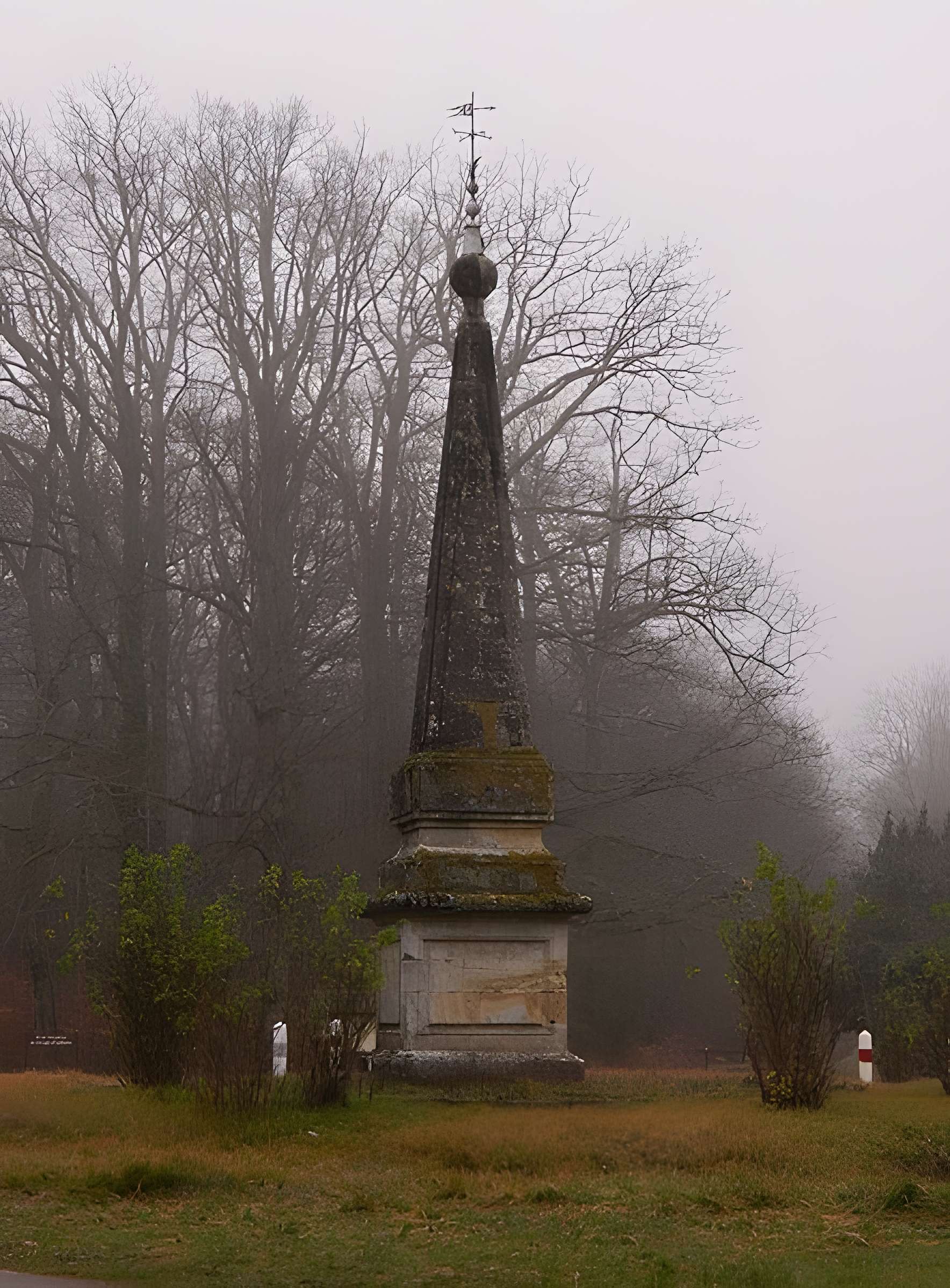 Pyramide de Saint-Quentin à Ferrière-sur-Beaulieu