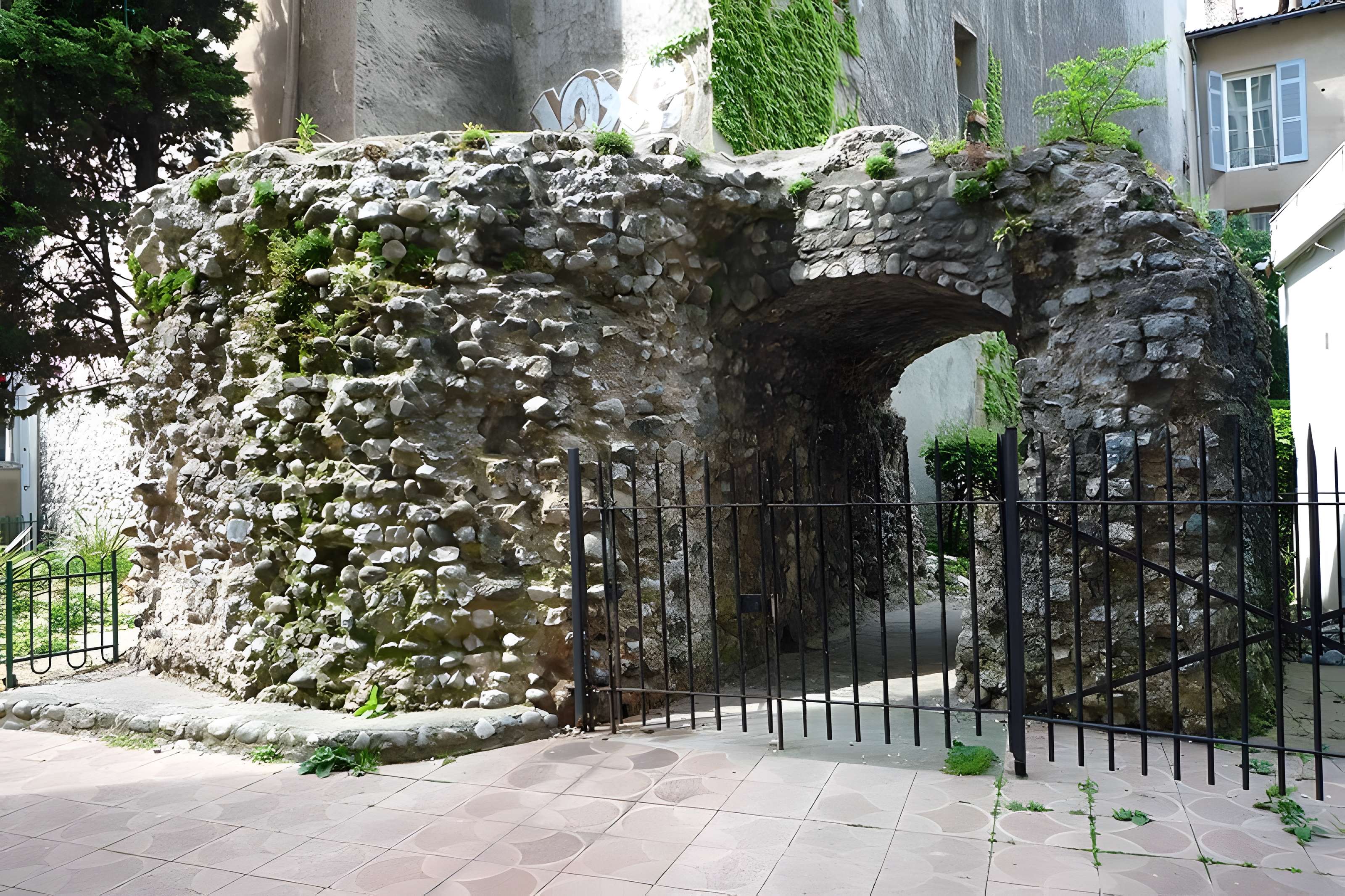 Remparts romains de Grenoble 